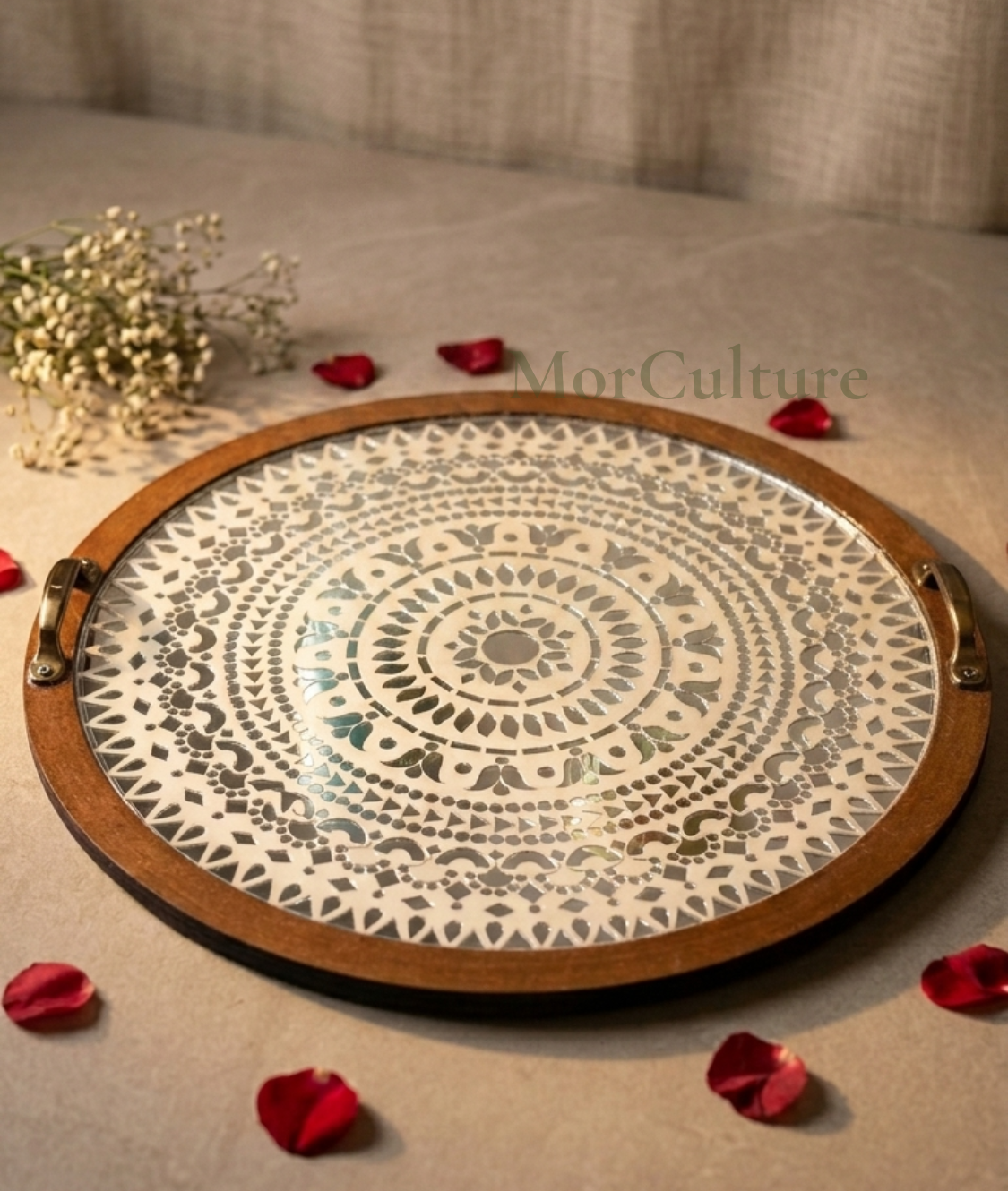 Round Tray with Metal Handle