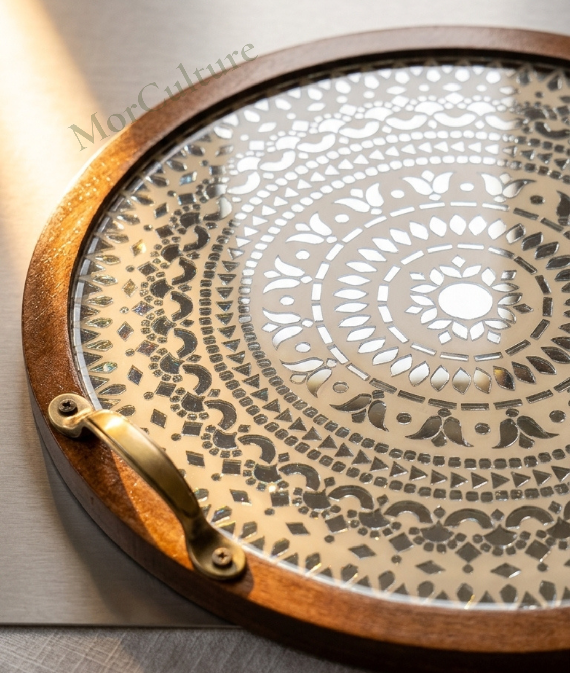 Round Tray with Metal Handle
