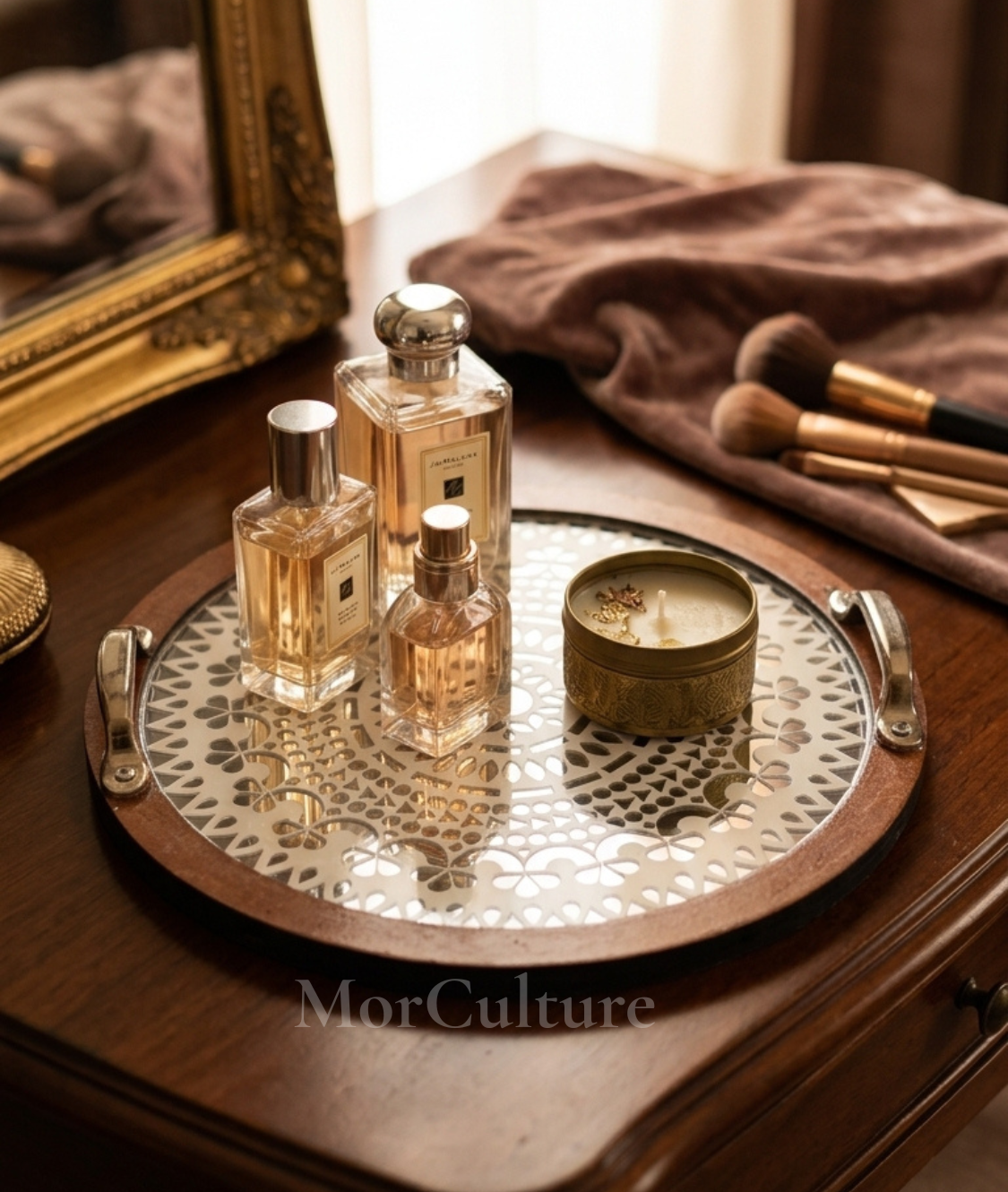 Round Tray with Metal Handle